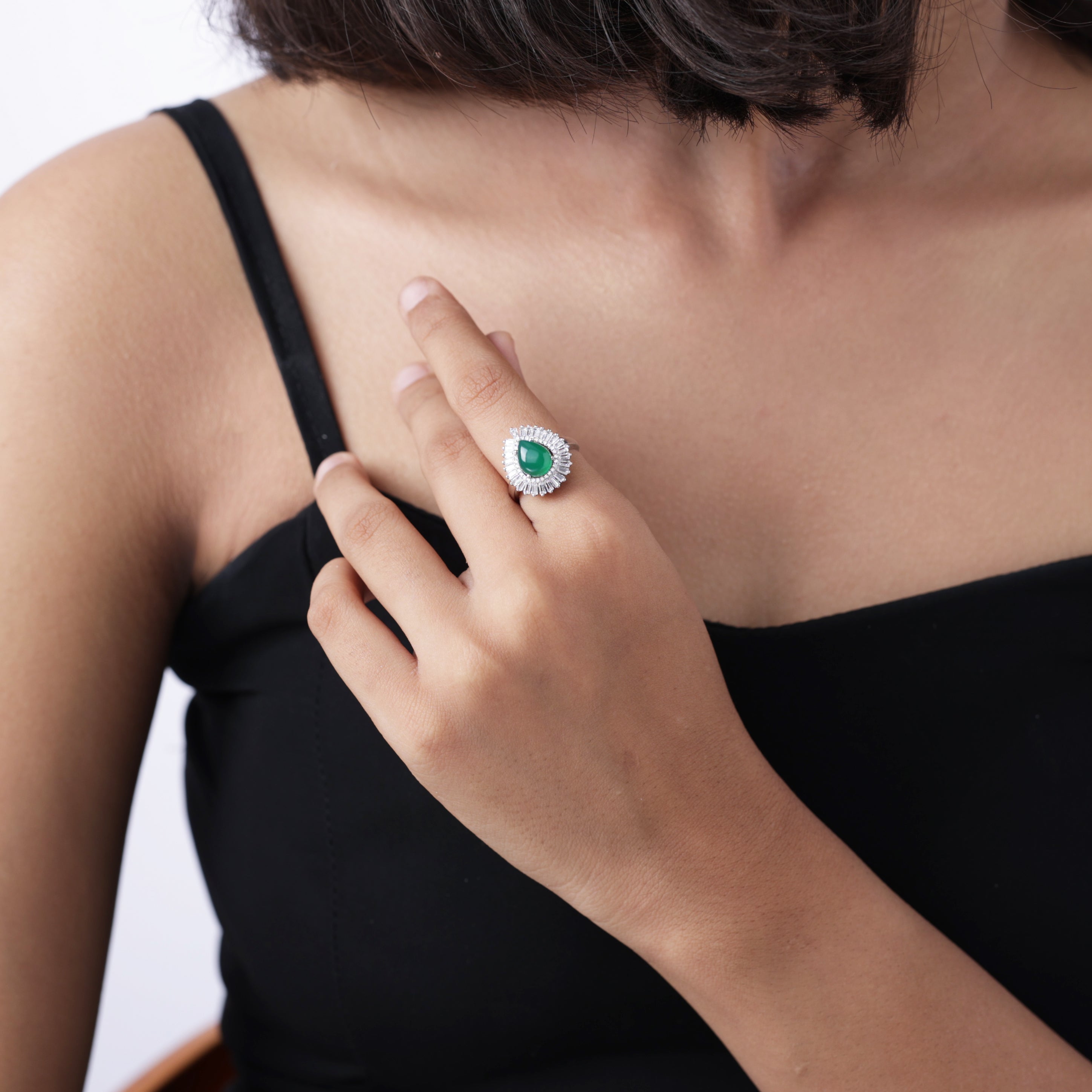 Emerald Majesty Levitating Ring